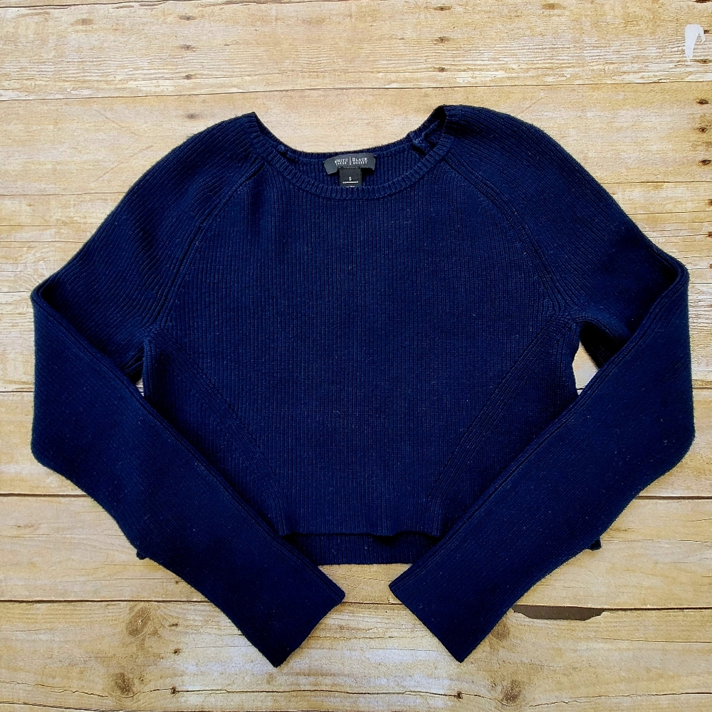 White House Black Market Blue Crew Neck Long Sleeve Sweater in Blue Size Small